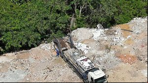 Empresa que despejou metralha em área de mangue tem equipamentos lacrados e é multada | Cortesia/Instituto Biota
