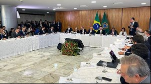Vice-governador Ronaldo Lessa participa de reunião com o presidente Lula e governadores | Foto: Alexandre Câmara / Assessoria