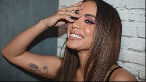 Anitta aposta em cores vibrantes na maquiagem | Instagram