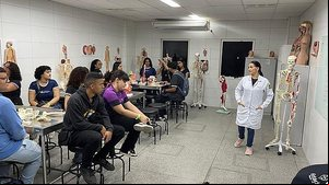 Imagem Feira de Profissões orienta jovens na escolha da carreira