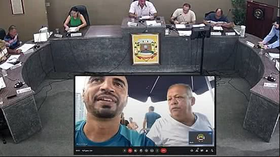 Imagem MP do Paraná abre inquérito civil para investigar vereadores que votaram da praia o aumento dos próprios salários