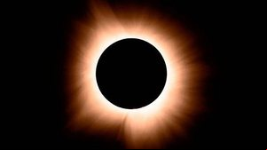 O eclipse poderá ser observado de forma parcial em algumas localidades do país | Reprodução