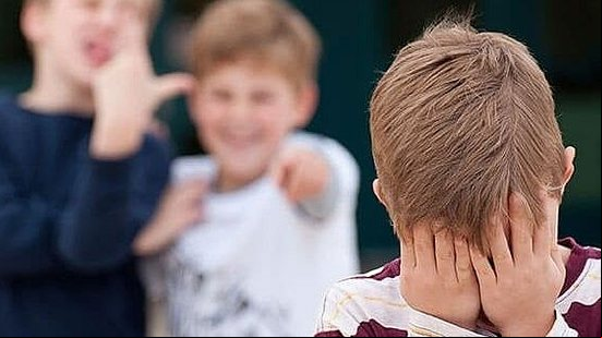 Pesquisa do IBGE diz que estudantes alagoanos são os que mais relatam humilhações por conta da aparência do rosto nas escolas | Foto: Reprodução / Sou Mamãe