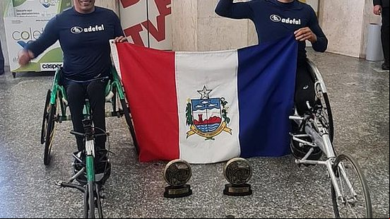 Carlos Antônio Guedes foi o vencedor da categoria atletas cadeirantes; Givaldo Augusto ficou em segundo lugar | Foto: Cortesia