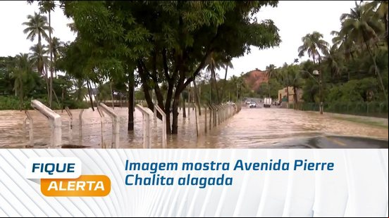 Imagem mostra Avenida Pierre Chalita alagada