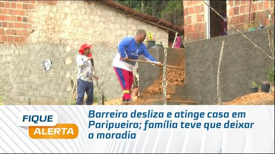 Barreira desliza e atinge casa em Paripueira; família teve que deixar a moradia