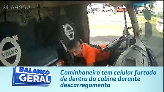 Caminhoneiro tem celular furtado de dentro da cabine durante descarregamento